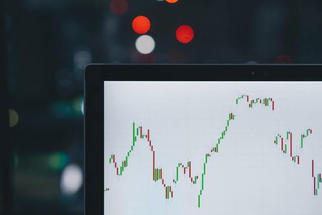 What’s Next for Sales in 2022? Six Trends to Watch