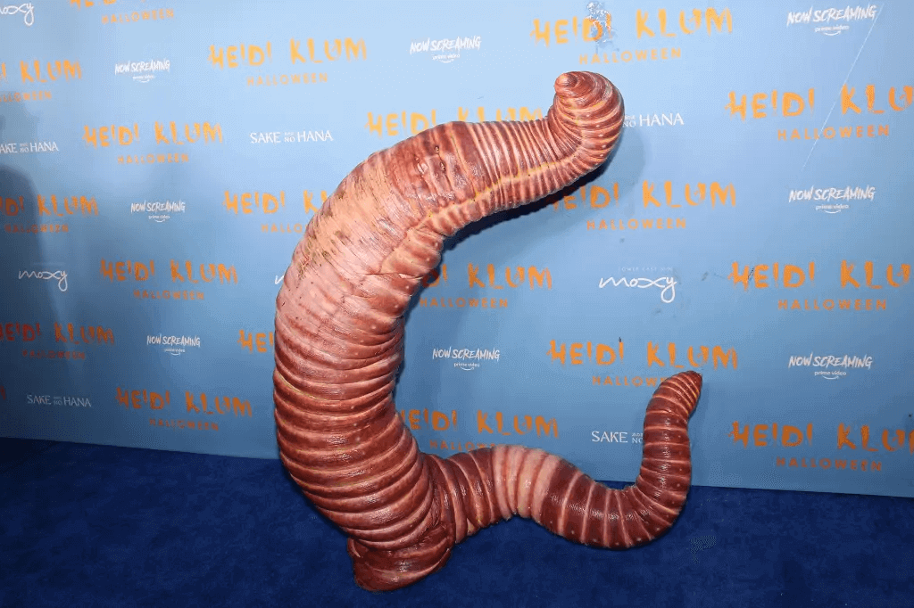 heidi klum worm costume for hallowen